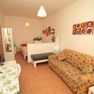 https://catania-apartment-liotro.taorminaitalyhotels.com
